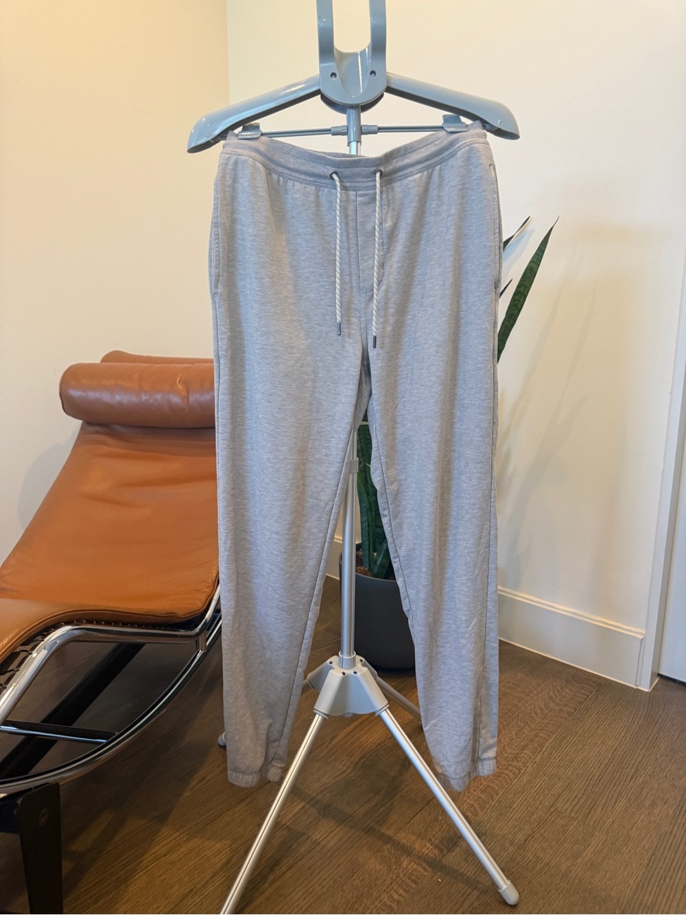 Vuori Heather Gray Jogger Sweatpants with Drawstring